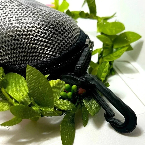 RIVBOS Zippered Glasses Case with Clip - Picture 2 of 6